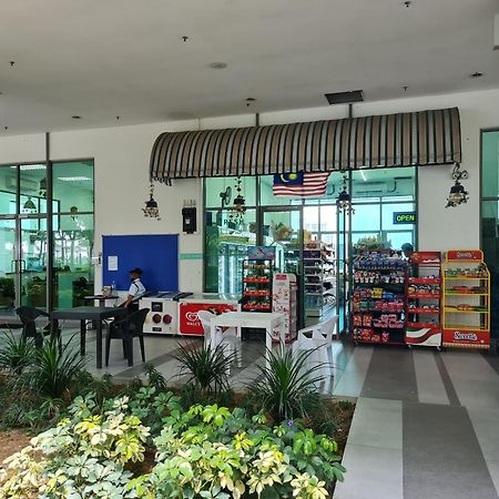 Ferienwohnung Retreat At Cybersquare Cyberjaya Exterior foto